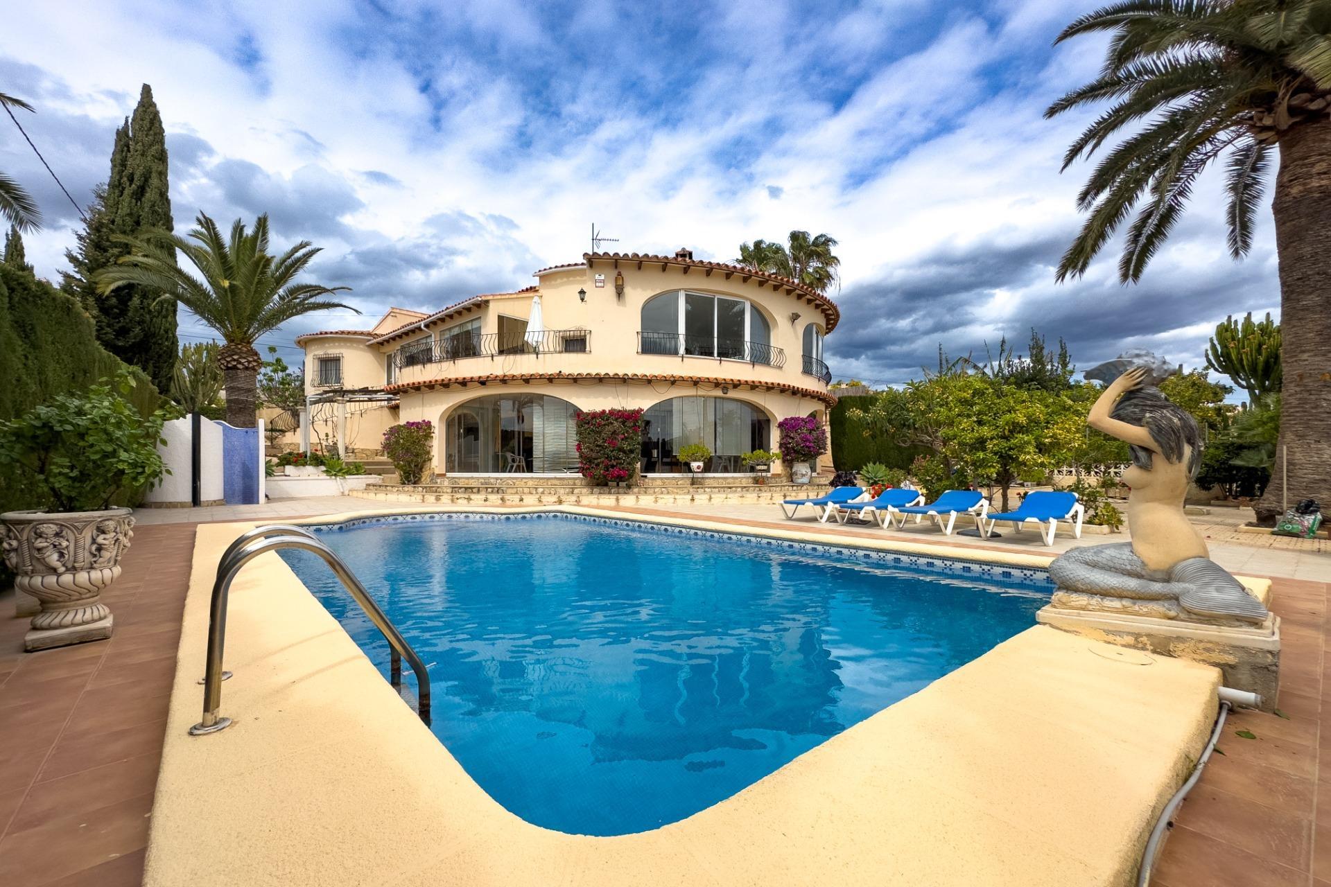 Teilrenovierte Villa in einer der besten Urbanisationen in Calpe