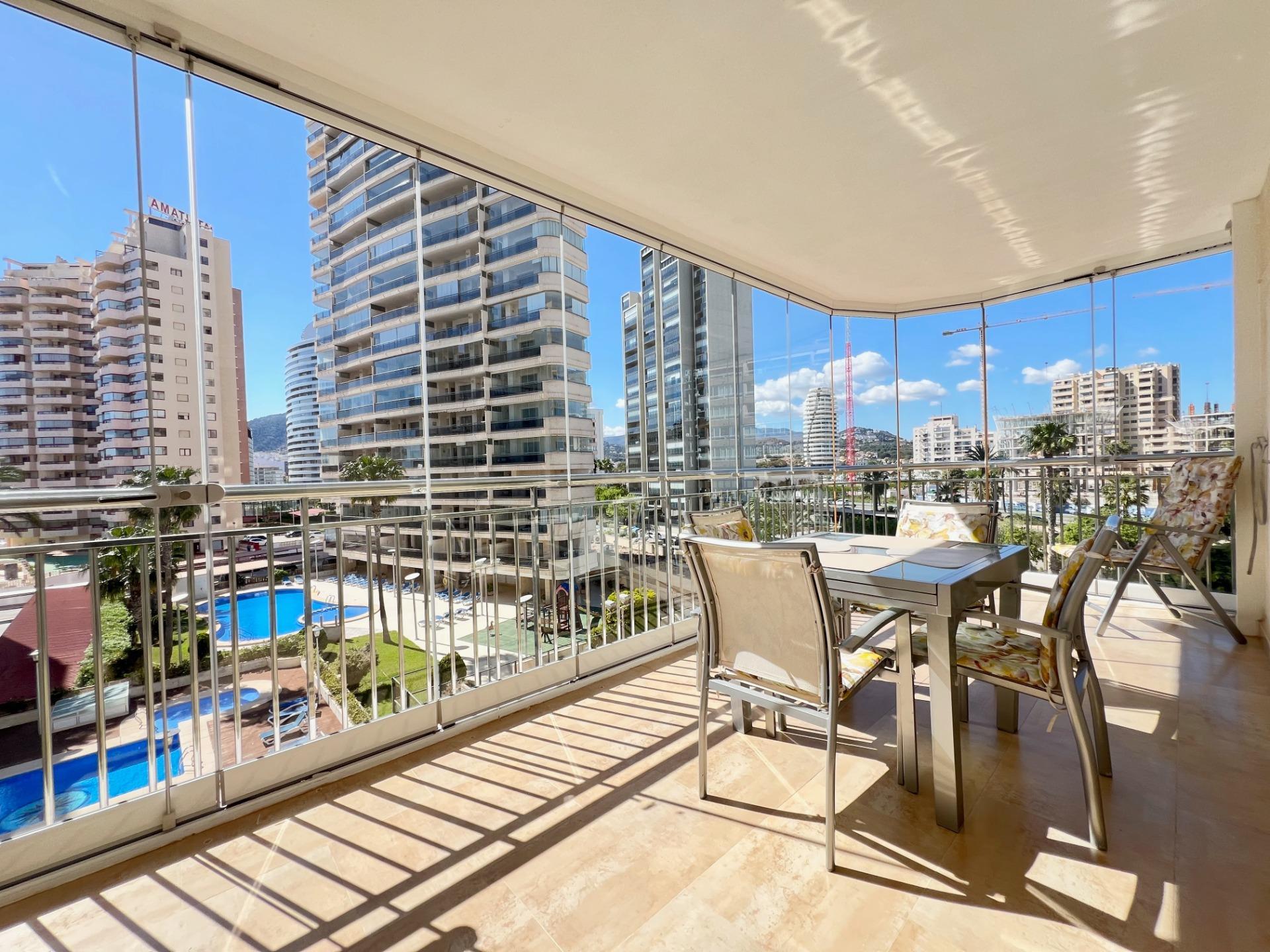 Ruim appartement op de eerste lijn in Calpe