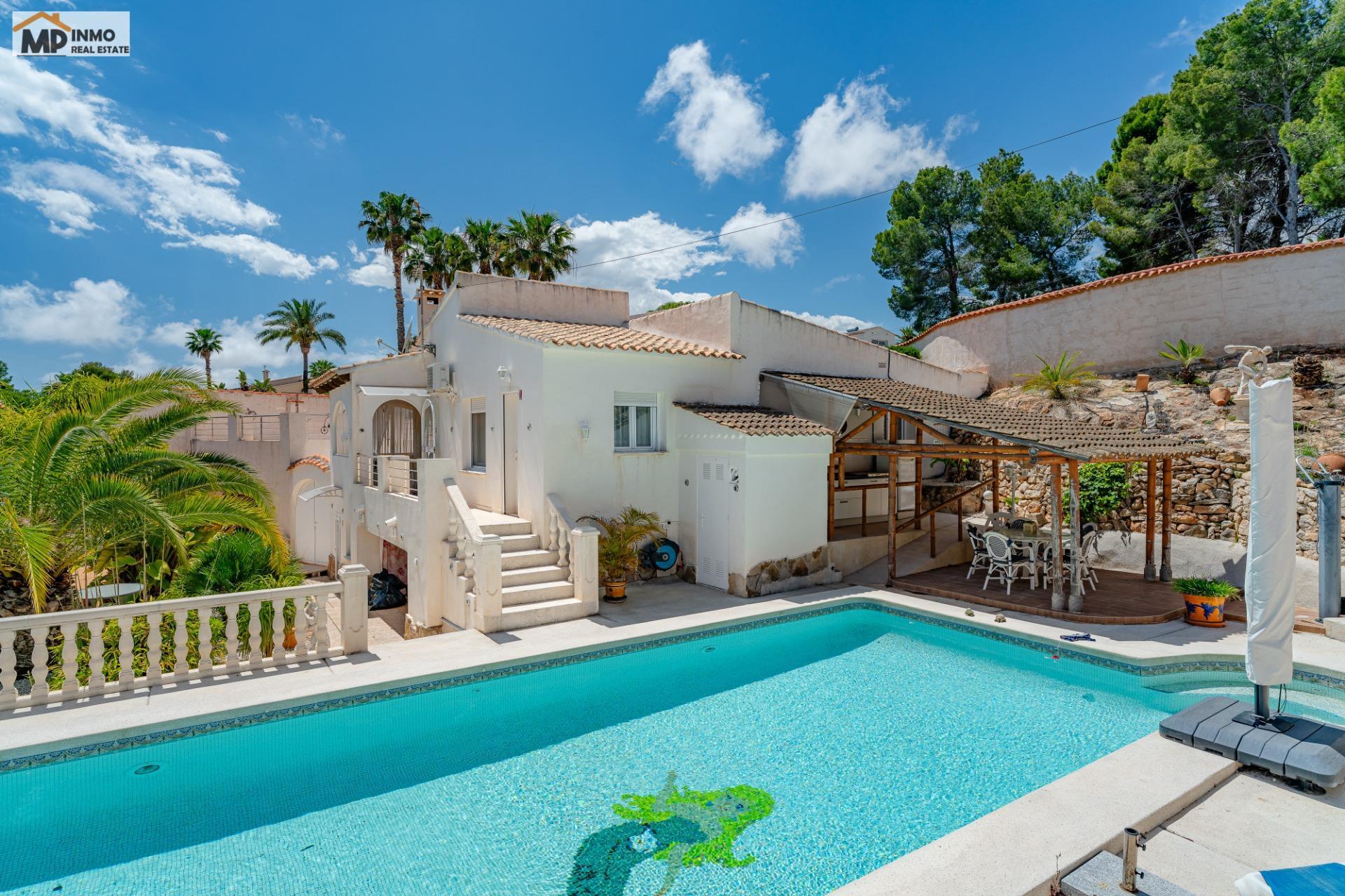 Villa reformada con apartamento independiente en Gran Sol