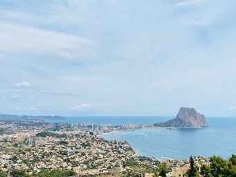 Neubauvilla mit herrlichem Blick auf das Meer und den Peñón de Ifach, Calpe