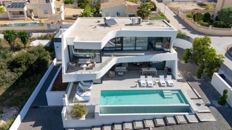 Neubau Villa alles von erster Qualität 2 km vom Strand entfernt