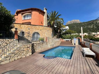Villa with 3 individual apartments with sea views, Calpe
