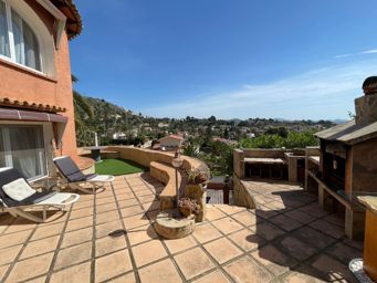 Villa mit 3 individuellen Apartments mit Meerblick, Calpe