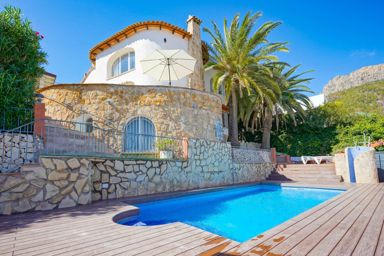 Villa with 3 individual apartments with sea views, Calpe