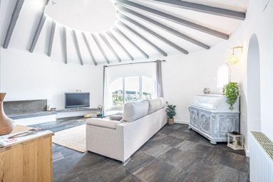 Villa with 3 individual apartments with sea views, Calpe