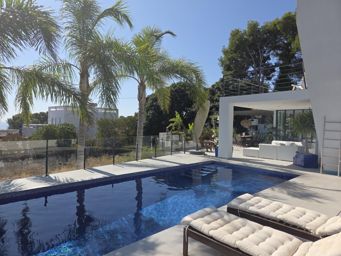 Moderne Villa mit Meerblick in Benissa Costa