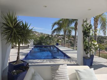Moderne Villa mit Meerblick in Benissa Costa