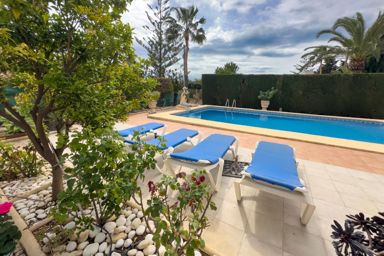 Teilrenovierte Villa in einer der besten Urbanisationen in Calpe