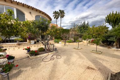 Teilrenovierte Villa in einer der besten Urbanisationen in Calpe