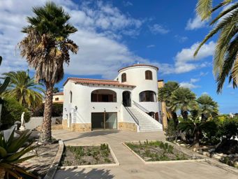 Villa avec vue imprenable sur la mer et grand terrain à Calpe