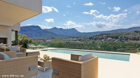 Spektakuläre moderne Villa, neu gebaut und bezugsfertig in Calpe