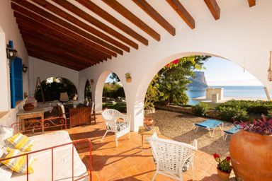 Villa con encanto en primera línea y vistas espectaculares en Calpe