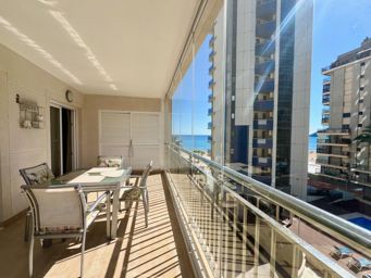Amplio apartamento en primera línea en Calpe