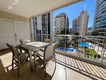 Amplio apartamento en primera línea en Calpe