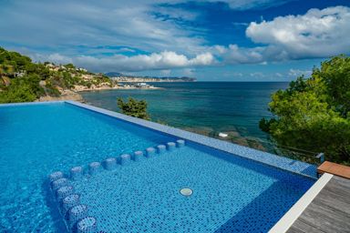 Villa en primera línea en Basetes con espectaculares vistas al mar, Calpe