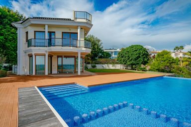 Villa en primera línea en Basetes con espectaculares vistas al mar, Calpe