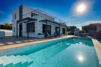 Espectacular villa moderna con vistas y recién reformada en Calpe
