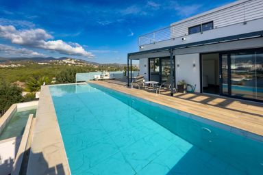 Espectacular villa moderna con vistas y recién reformada en Calpe