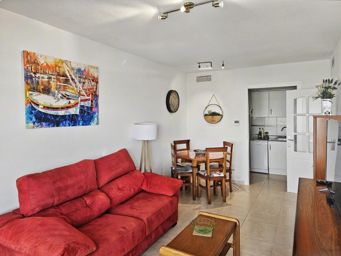 Precioso apartamento con vistas al mar y a la montaña