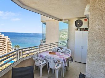 Precioso apartamento con vistas al mar y a la montaña