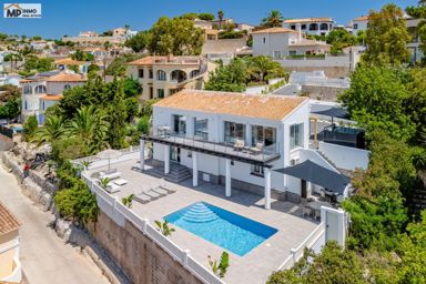 Exclusiva villa contemporánea con vistas al mar en Calpe