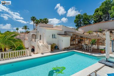 Villa reformada con apartamento independiente en Gran Sol