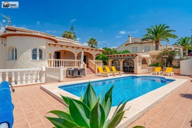 Schöne Villa mit Gästewohnung und Blick auf den Peñón de Ifach