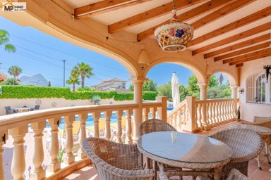 Schöne Villa mit Gästewohnung und Blick auf den Peñón de Ifach