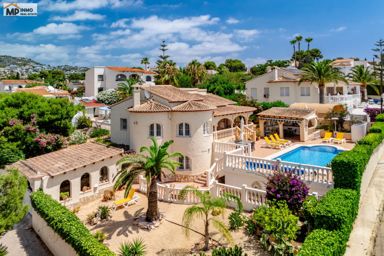 Schöne Villa mit Gästewohnung und Blick auf den Peñón de Ifach
