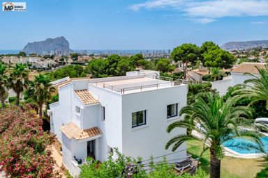 Preciosa villa mediterránea reformada con vistas al mar en Gran Sol