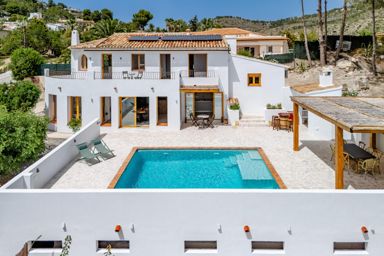Magnífica villa mediterránea con esencia ibicenca y vistas al mar en Calpe