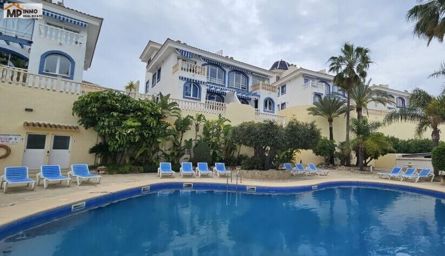 Bonito apartamento con gran terraza y vistas a la montaña en Calpe