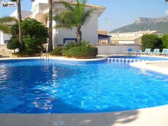 Bonito apartamento con gran terraza y vistas a la montaña en Calpe