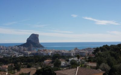 Discover a spectacular luxury villa in Calpe with panoramic views of nature