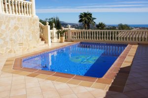 Piscina en villa de lujo en Calpe, zona Cucarres.