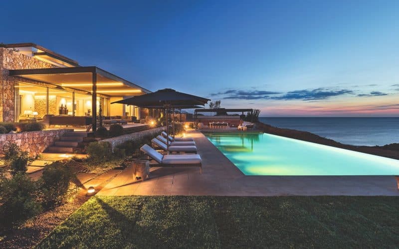 Buying a villa in Spain – Luxury villa with a pool and sea view.